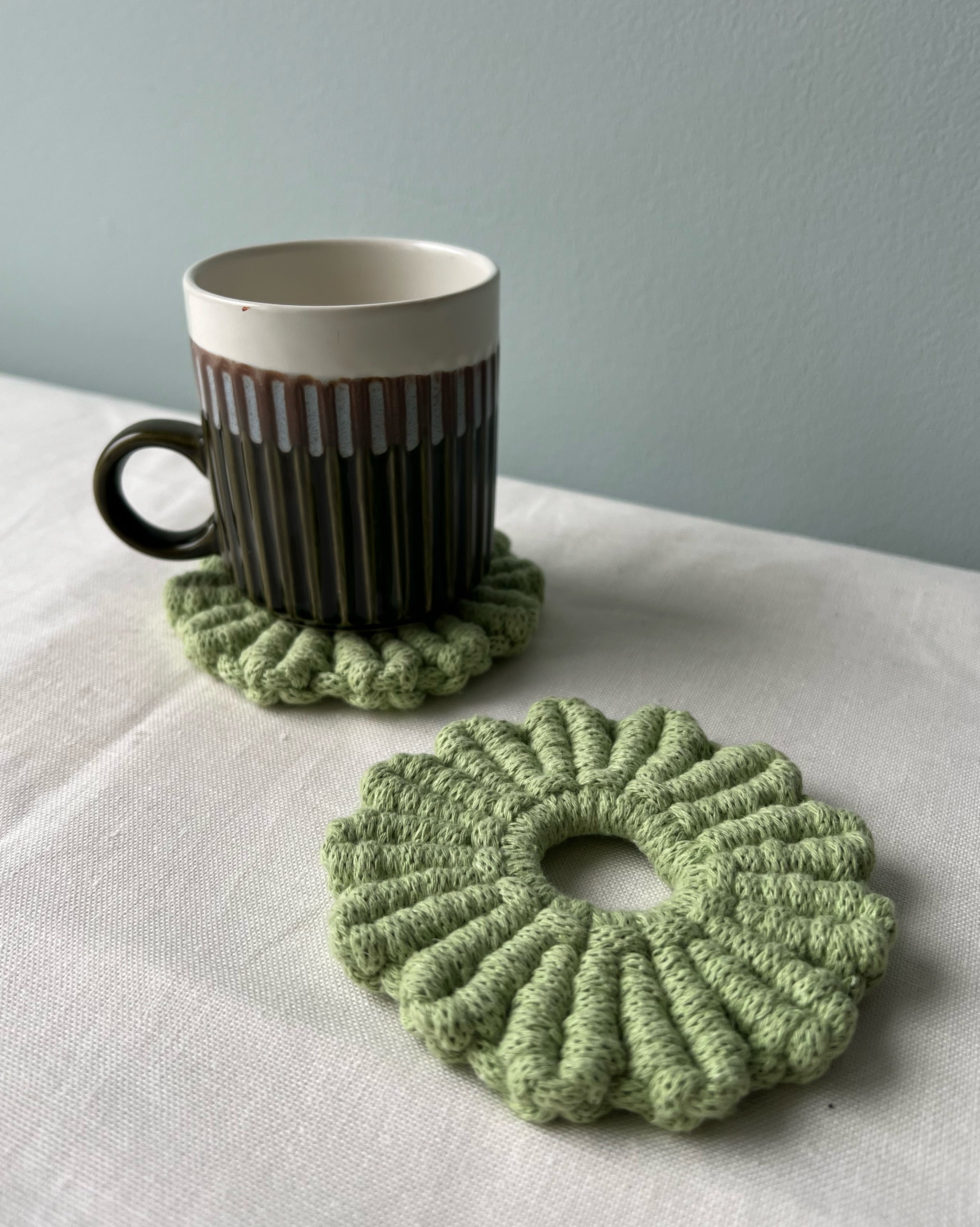 The Knotted Daisy Coaster