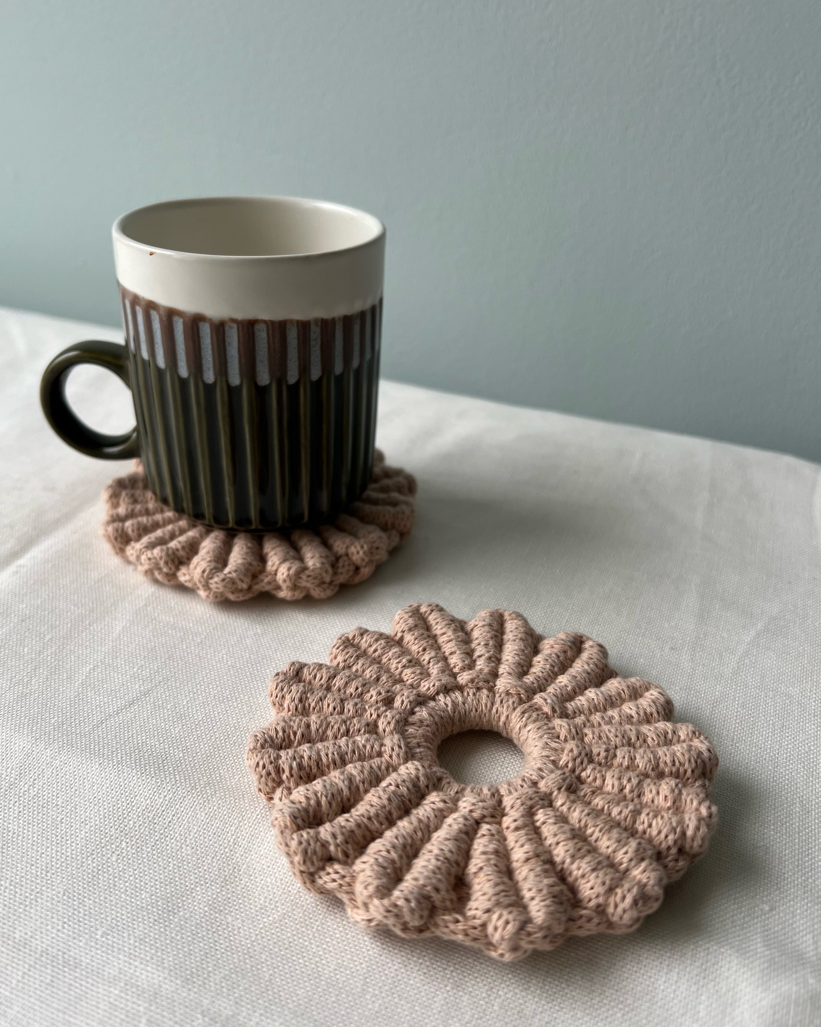 The Knotted Daisy Coaster